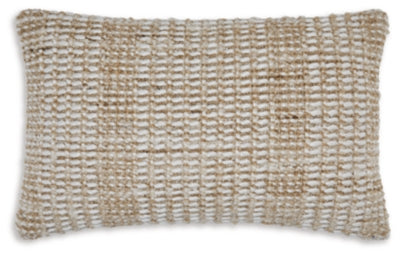 Hathby Pillow (Set of 4) | Tan/White | Ancho: 55.9cm - Alto: 35.6cm - Prof: 15.2cm