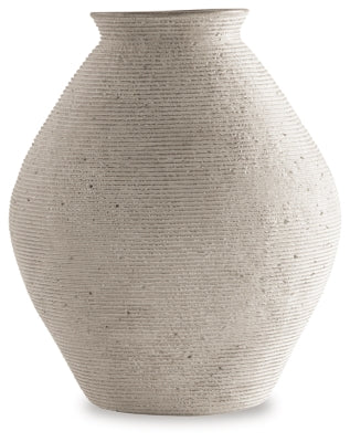 Hannela Vase | Antique Tan | Ancho: 25.4cm - Alto: 30.5cm - Prof: 25.4cm
