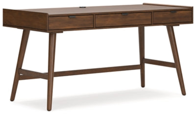Lyncott 60" Home Office Desk | Brown | Ancho: 152.4cm - Alto: 79.1cm - Prof: 71.1cm