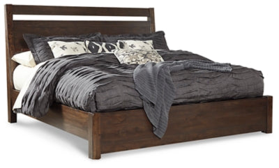 Starmore King Panel Bed | Brown | Ancho: 2095.5 - Alto: 1397.0 - Prof : 2292.35 + Base Cama King - Anc 192cm x Lar 204cm x Alt 19cm