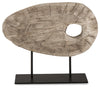 Dashburn Sculpture | Antique White/Black | Ancho: 36.2cm - Alto: 29.2cm - Prof: 10.2cm