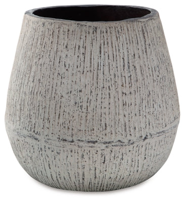 Claymount Vase | Distressed Brown | Ancho: 25.4cm - Alto: 24.1cm - Prof: 25.4cm