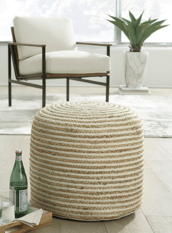 Aildon Pouf