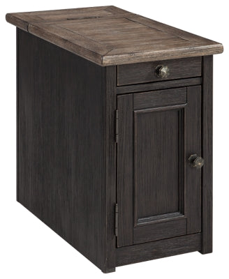 Tyler Creek Chairside End Table with USB Ports & Outlets | Grayish Brown/Black | Ancho: 35.6cm - Alto: 58.4cm - Prof: 61.3cm