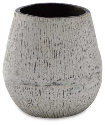 Claymount Vase | Distressed Brown | Ancho: 20.0cm - Alto: 20.0cm - Prof: 20.0cm