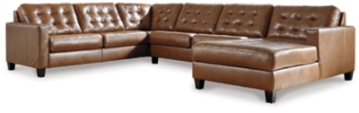 Baskove 4-Piece Sectional with Chaise | Auburn | Ancho: 355.6cm - Alto: 91.4cm - Prof: 271.8cm